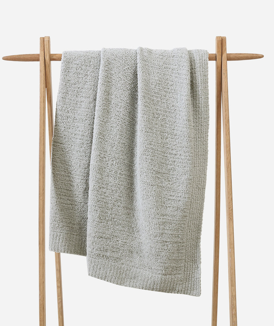 Snug Throw Cloud Gray