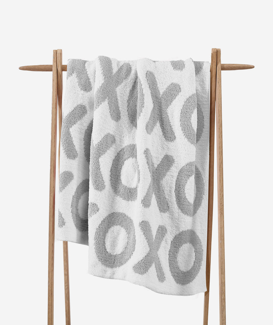 XOXO Throw Cloud Gray - Off White