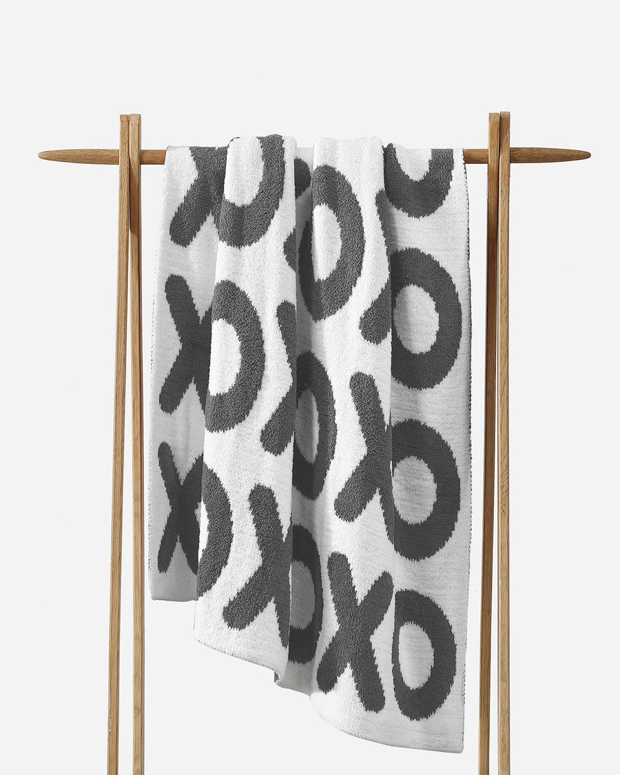 XOXO Throw Granite - Off White