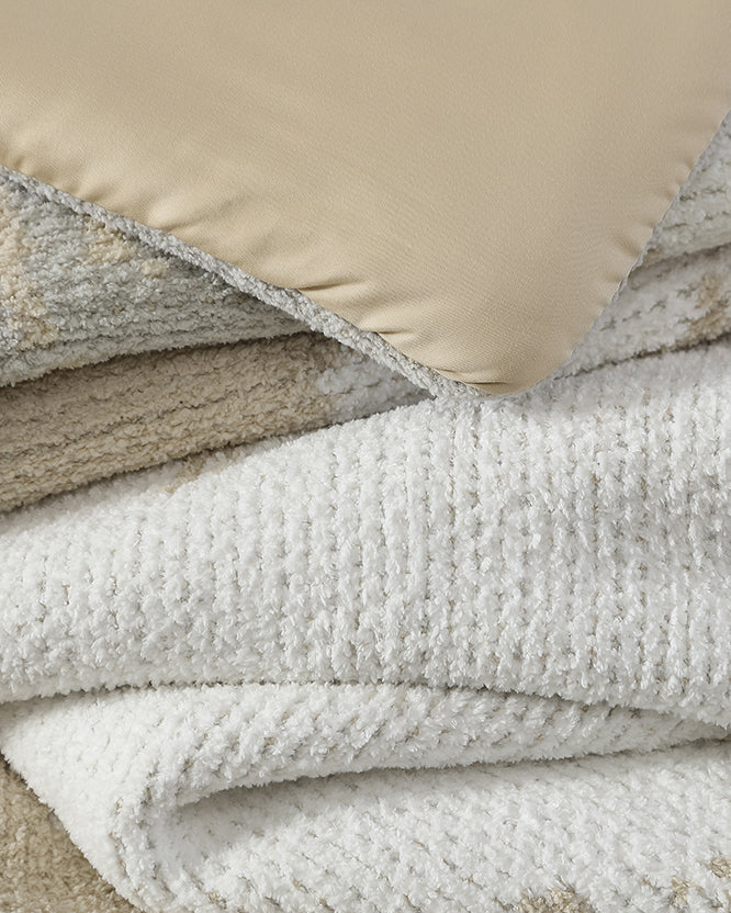 Double Snug Pixel Comforter Desert